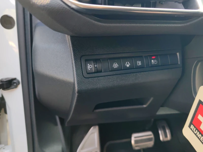 Peugeot 3008 Plug-in Hybrid, снимка 12 - Автомобили и джипове - 52575823