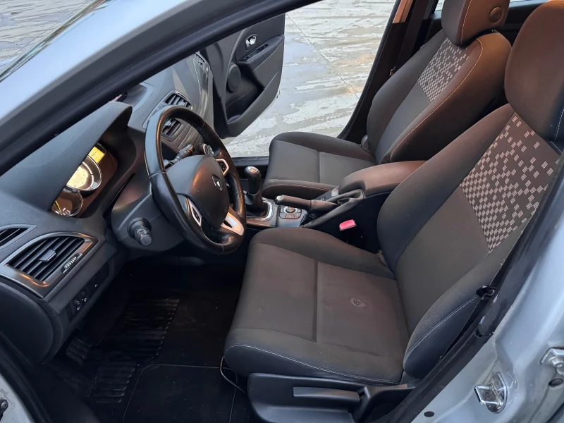 Renault Megane 1.5 dci  /  Navi, снимка 7 - Автомобили и джипове - 53047338