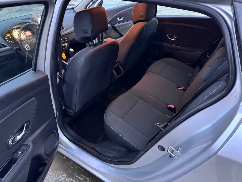 Renault Megane 1.5 dci  /  Navi, снимка 9 - Автомобили и джипове - 53047338