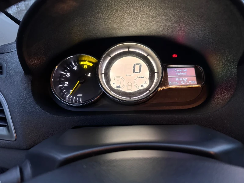 Renault Megane 1.5 dci  /  Navi, снимка 11 - Автомобили и джипове - 53047338