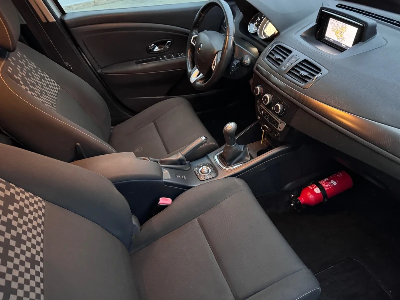 Renault Megane 1.5 dci  /  Navi, снимка 10 - Автомобили и джипове - 53047338