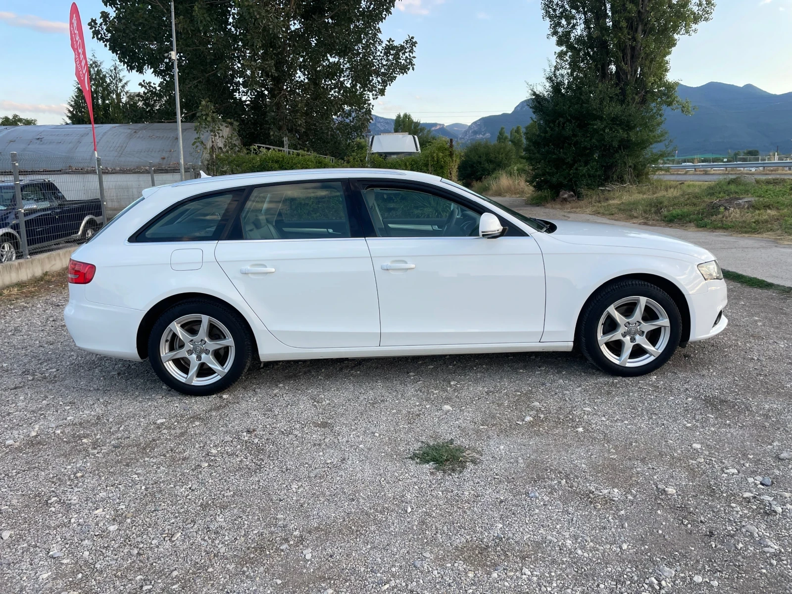 Audi A4 2.0TDI-143-LED-NAVI-KAMERA-ITALIA - изображение 4