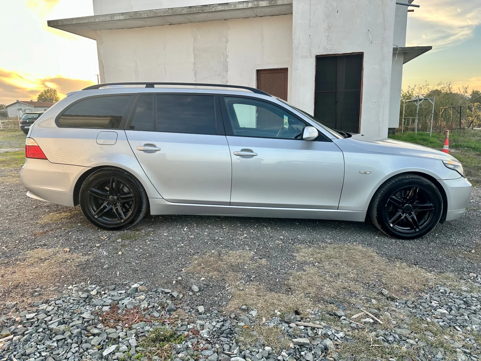 BMW 525 FaceLift xDrive 2.5d 197kc - изображение 6