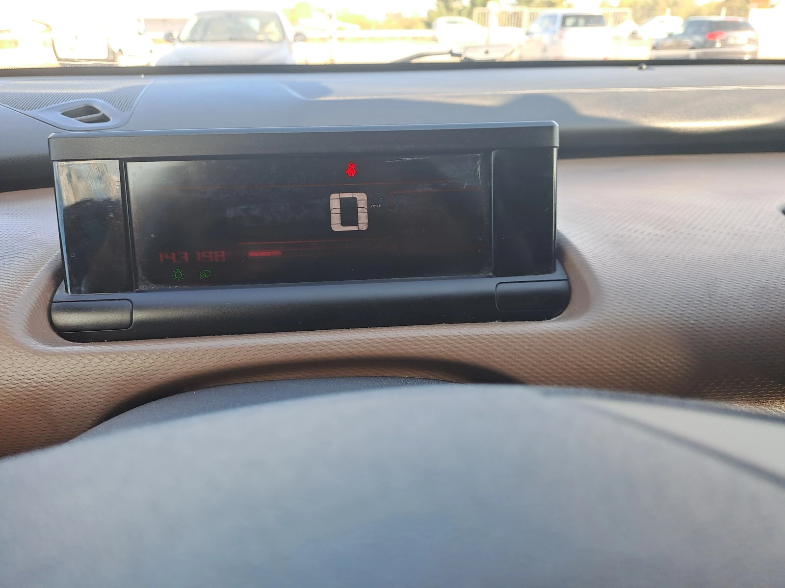 Citroen C4 Cactus 1.2i EURO 6B, снимка 8 - Автомобили и джипове - 54201080