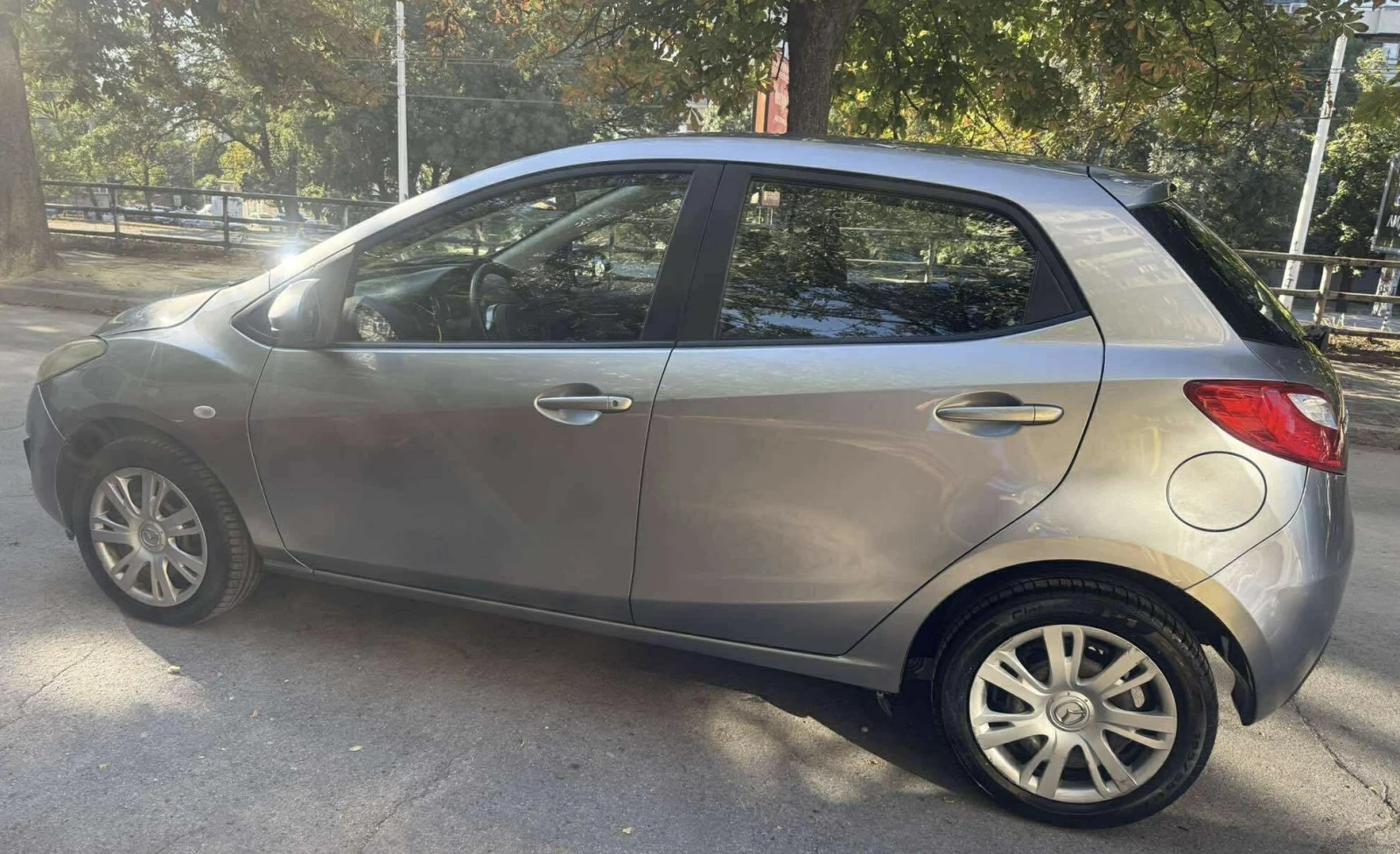 Mazda 2, снимка 10 - Автомобили и джипове - 54459992