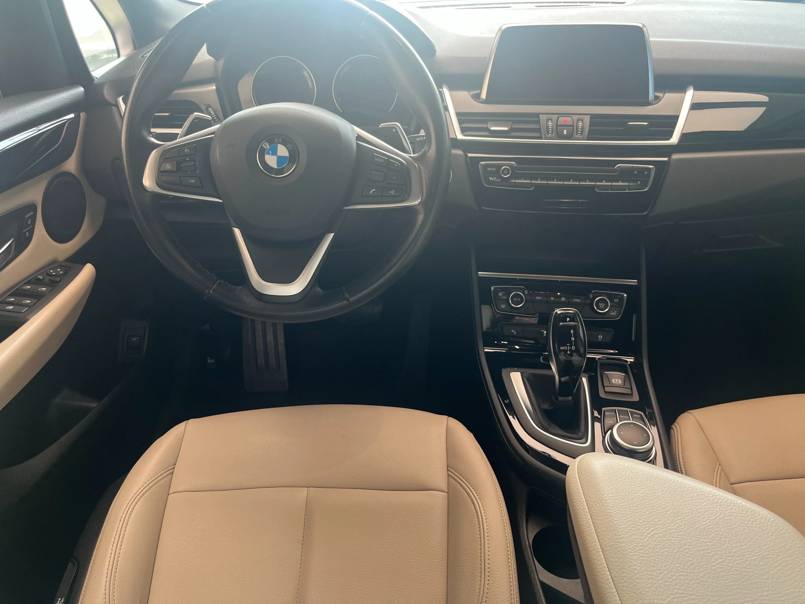 BMW 218 d Active Tourer , снимка 6 - Автомобили и джипове - 54697345