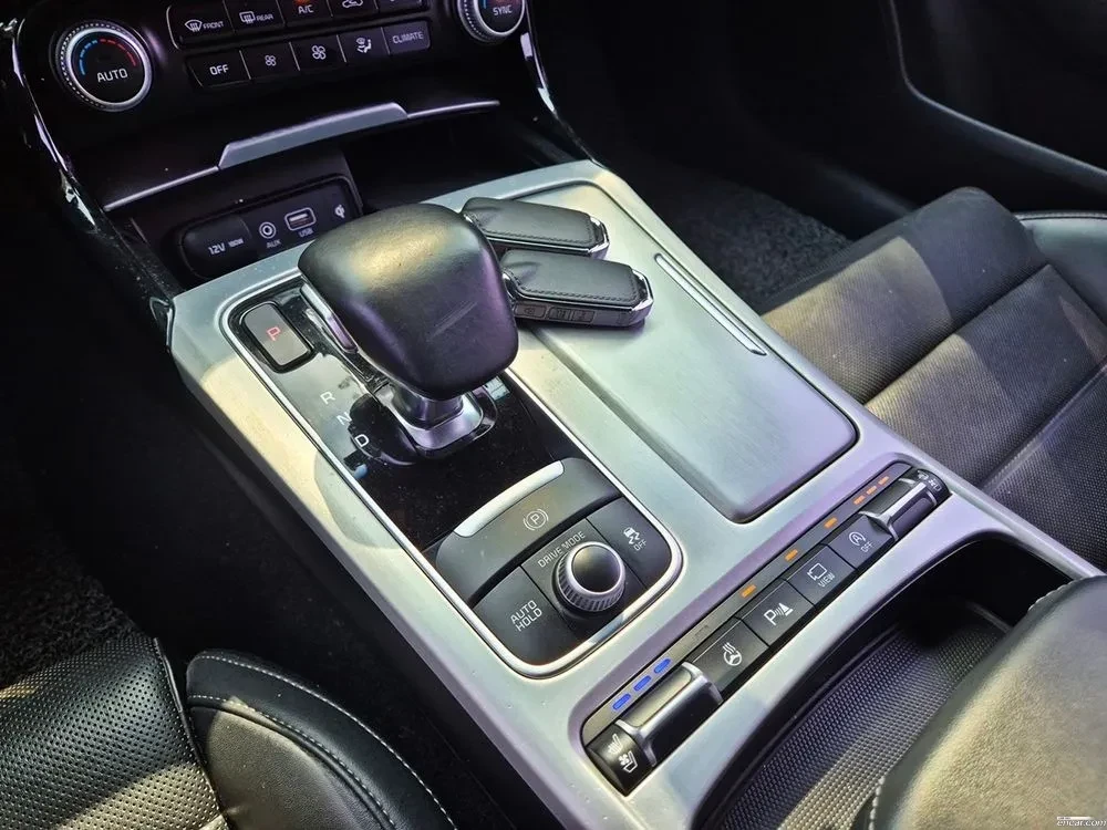 Kia Stinger 2.0 GDI камери 360, Обдухване, DisiTronic, HeadUp, снимка 9 - Автомобили и джипове - 54897738