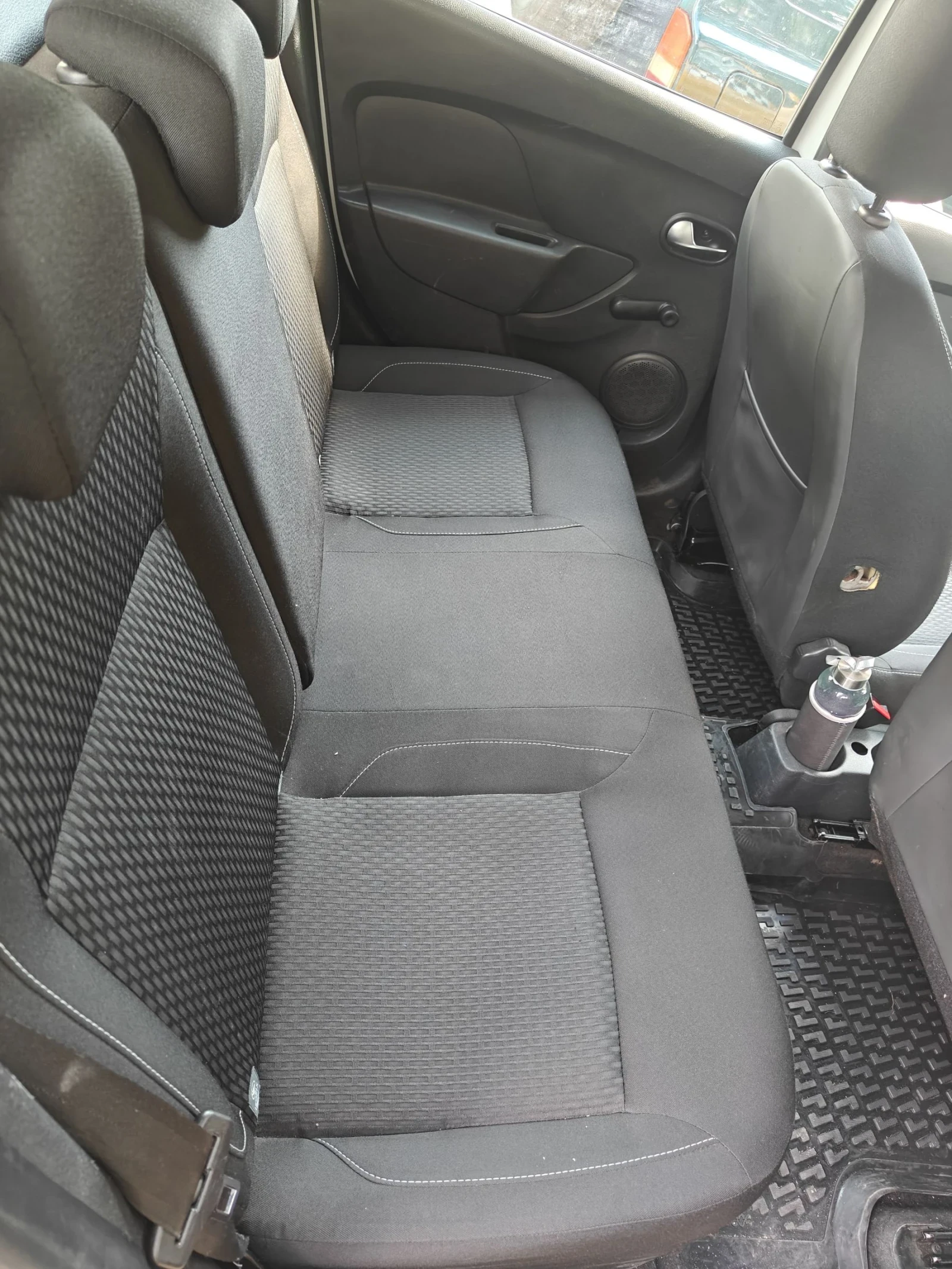 Dacia Logan, снимка 7 - Автомобили и джипове - 54977289