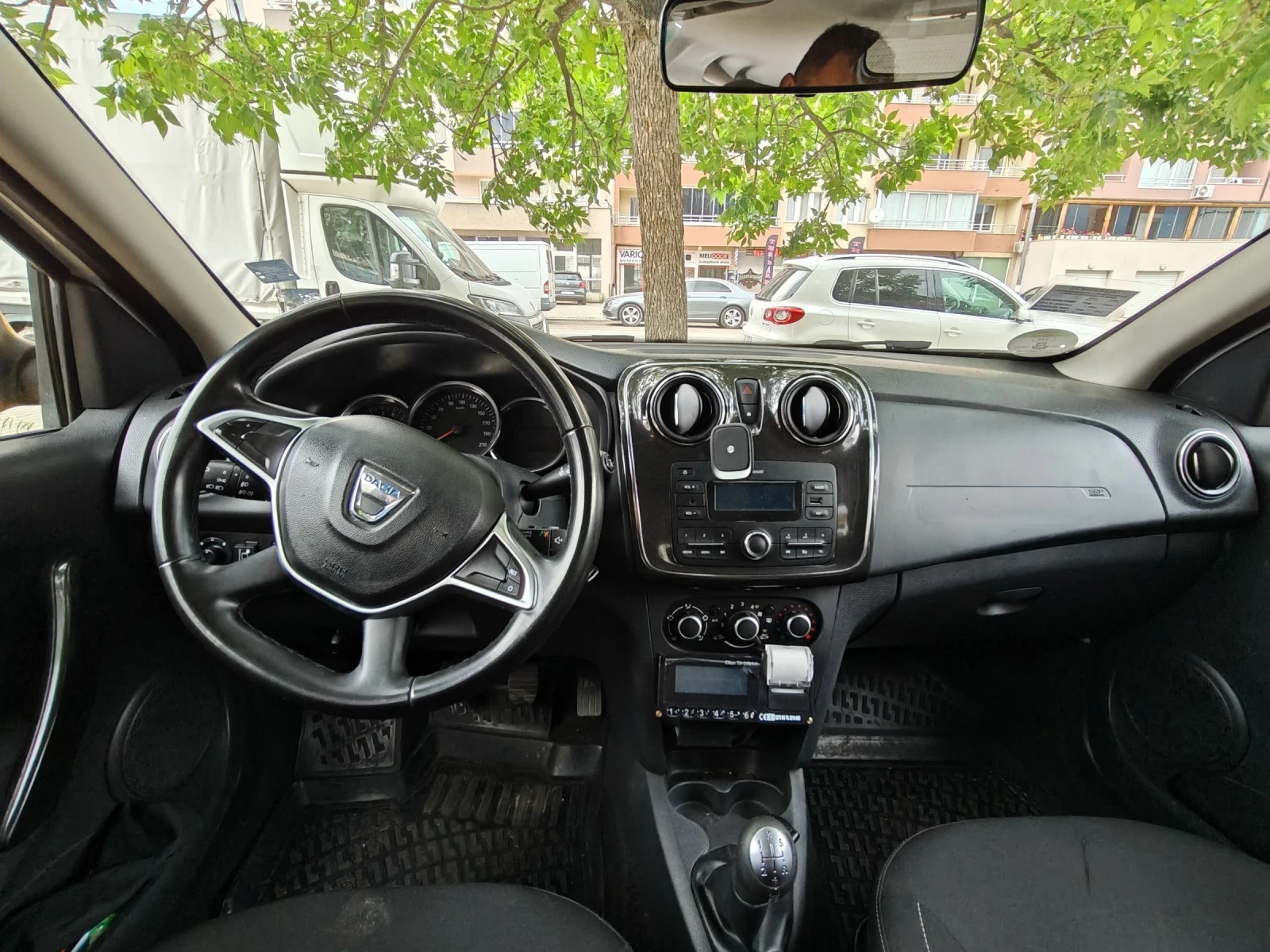 Dacia Logan, снимка 6 - Автомобили и джипове - 54977289