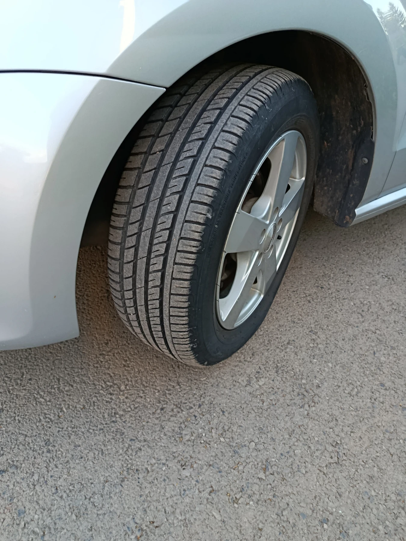 VW Polo 1.6тди 90кс, снимка 14 - Автомобили и джипове - 55193202