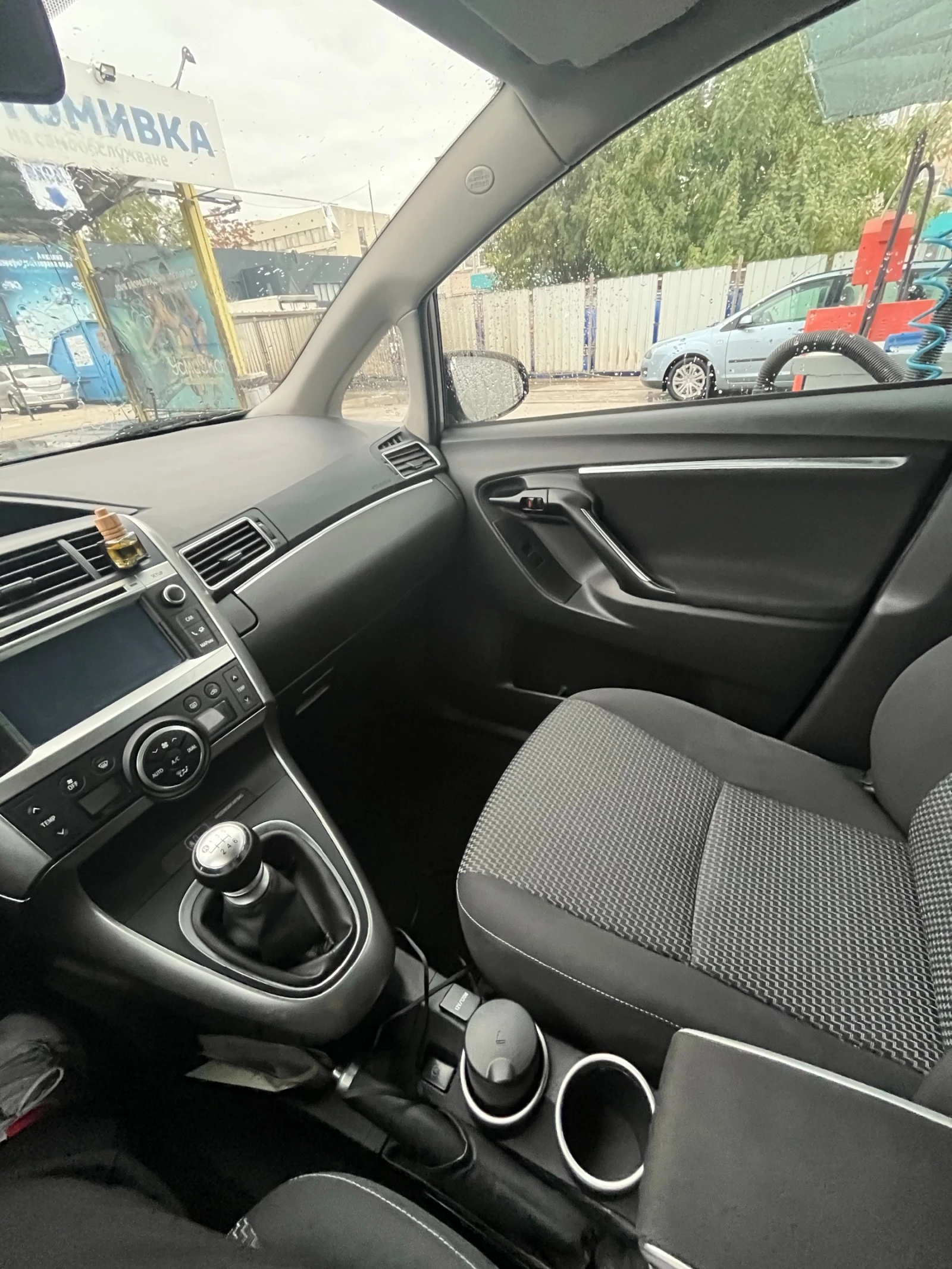 Toyota Verso 1.6 d4d, снимка 6 - Автомобили и джипове - 55555109