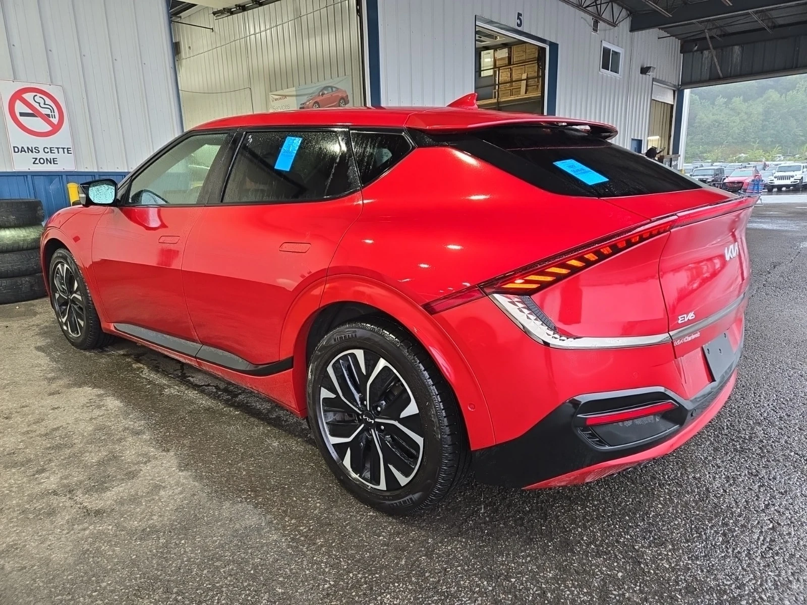 Kia EV6 LONG RANGE W/GT LINE PKG 1/CARFAX/КОЖА/ФИНАНСИРАНЕ, снимка 4 - Автомобили и джипове - 55990421
