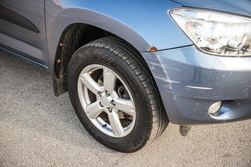 Toyota Rav4 2.2L D-4D, снимка 9 - Автомобили и джипове - 52114046