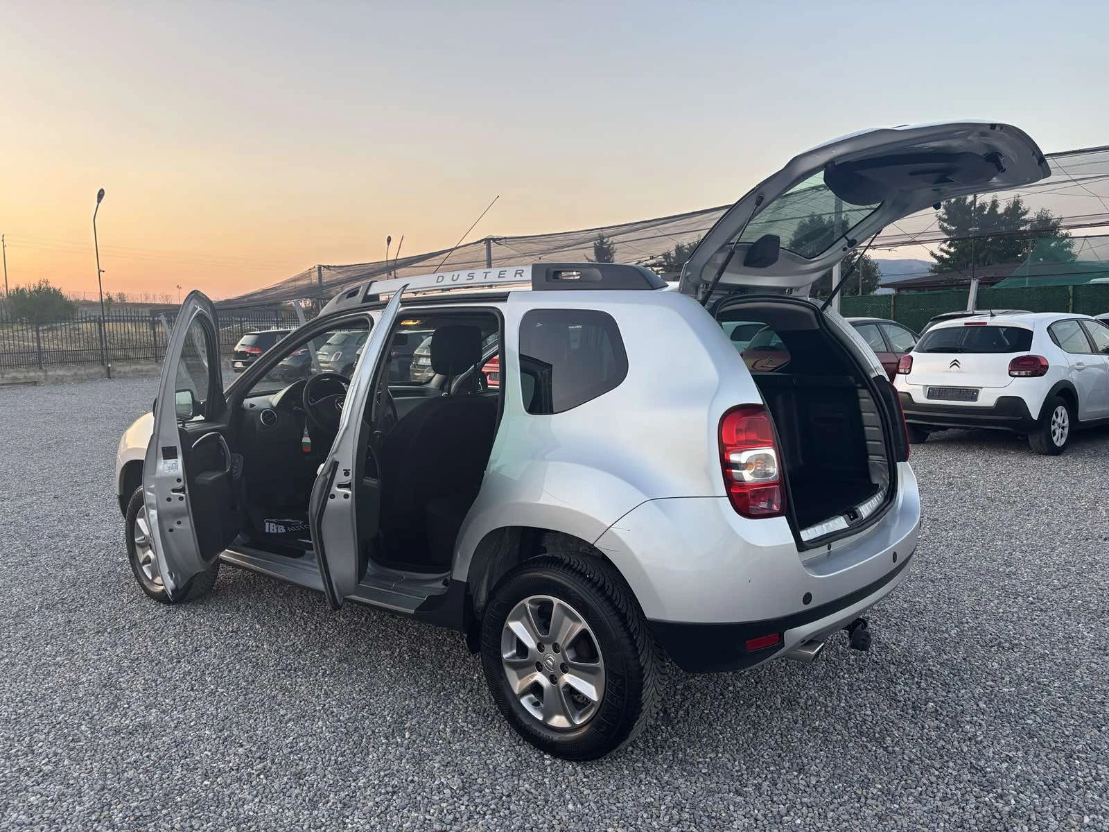 Dacia Duster 1.5 , 4x4, Нов Внос France - изображение 8
