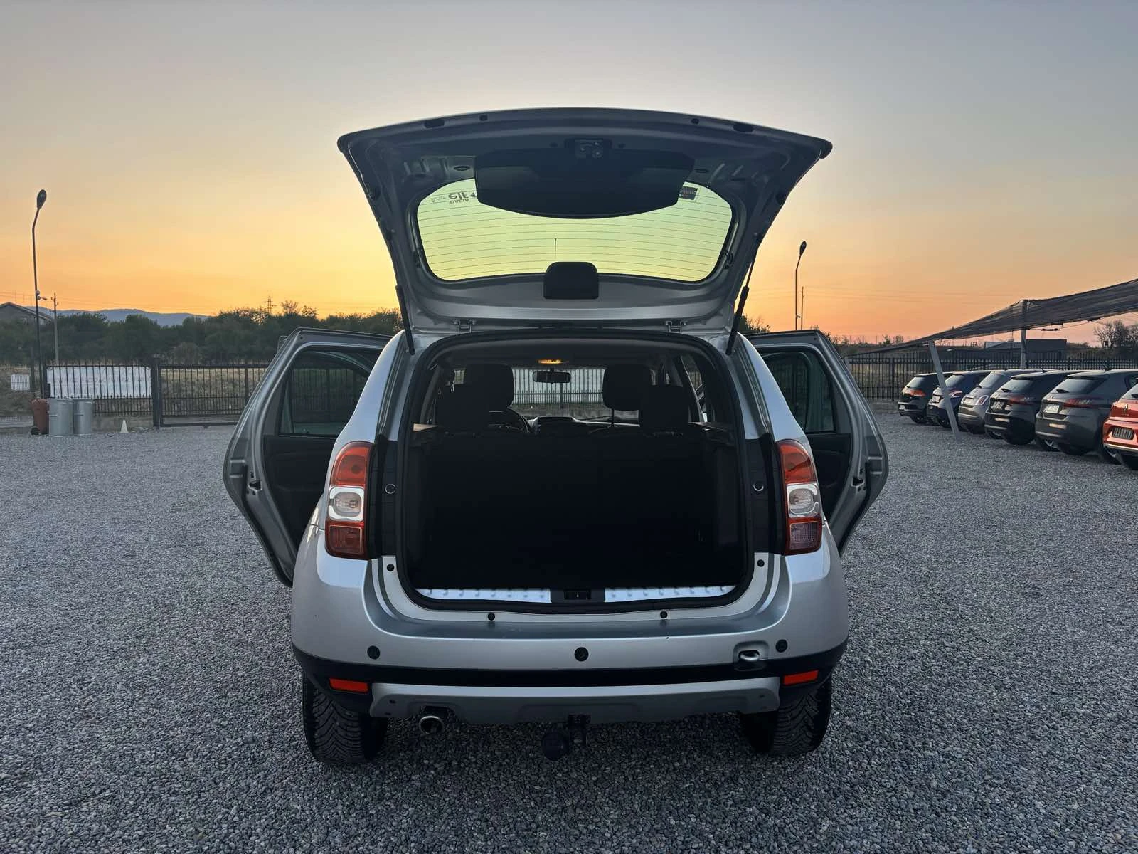 Dacia Duster 1.5 , 4x4, Нов Внос France - изображение 9