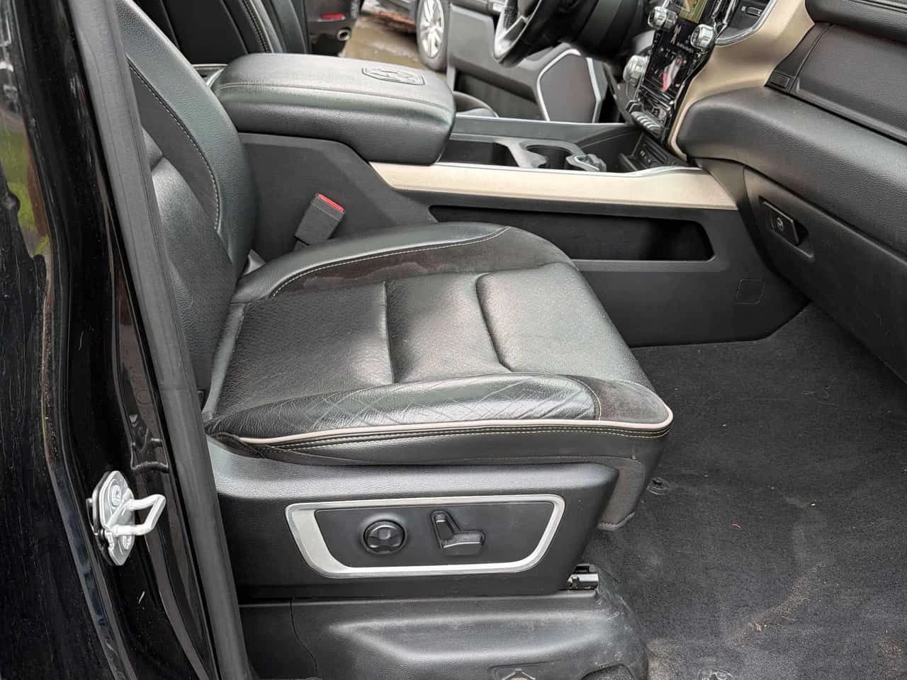 Dodge RAM 1500 * Laramie * АВТОКРЕДИТ БЕЗ ПЪРВОНАЧАЛНА ВНОСКА* , снимка 15 - Автомобили и джипове - 55511560