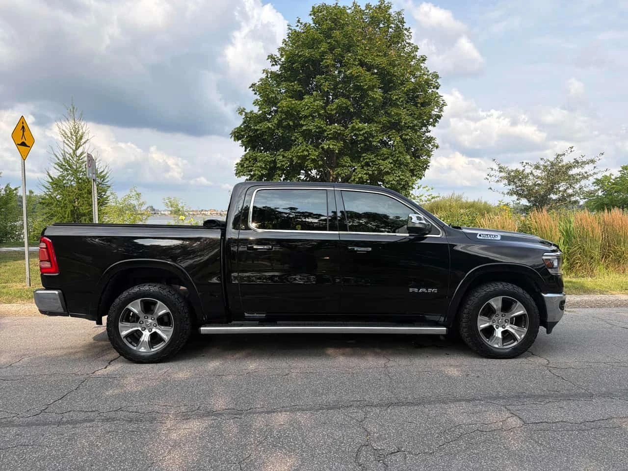 Dodge RAM 1500 * Laramie * АВТОКРЕДИТ БЕЗ ПЪРВОНАЧАЛНА ВНОСКА* , снимка 3 - Автомобили и джипове - 55511560