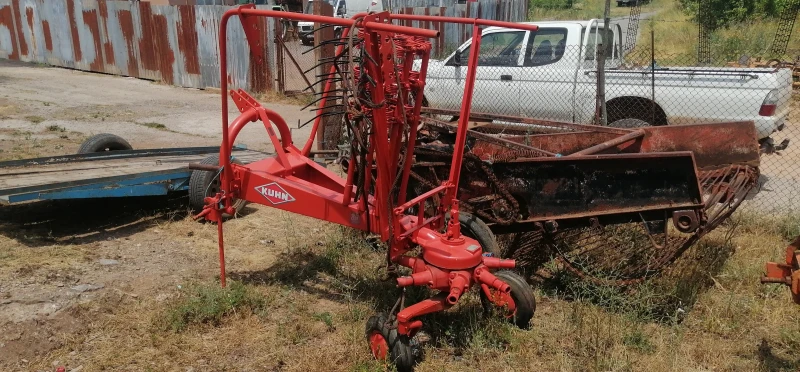 Сенообръщачка KUHN, снимка 2 - Селскостопанска техника - 51646925