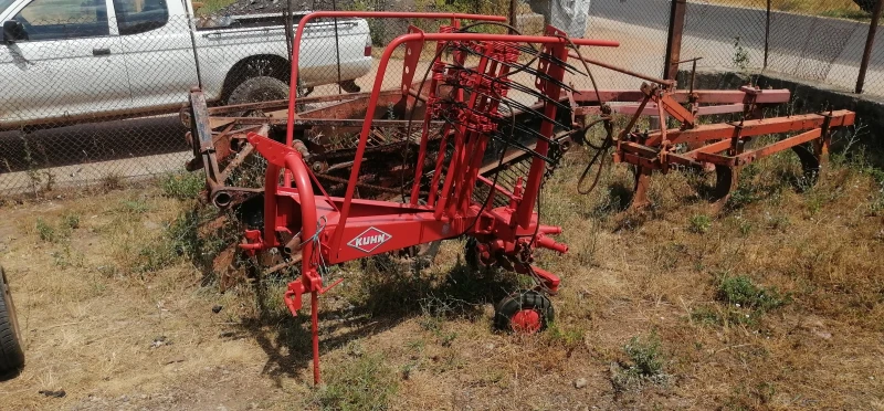 Сенообръщачка KUHN, снимка 3 - Селскостопанска техника - 51646925