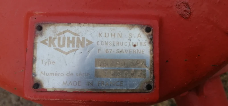 Сенообръщачка KUHN, снимка 5 - Селскостопанска техника - 51646925