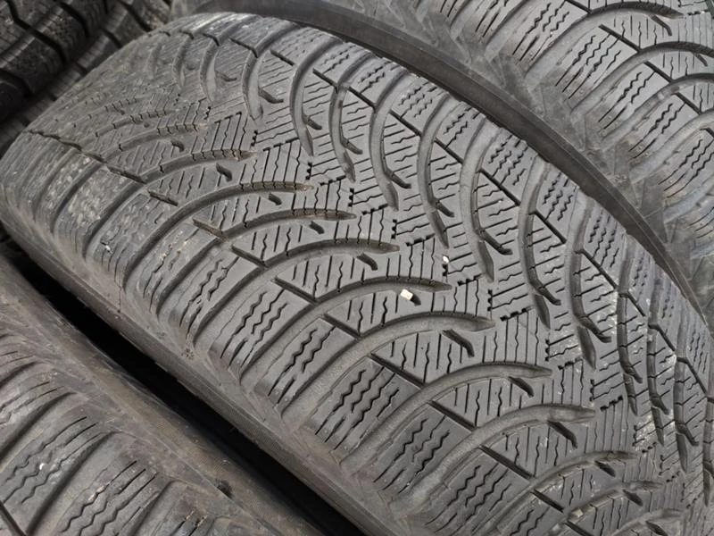 Гуми Зимни 205/60R16, снимка 2 - Гуми и джанти - 31287733