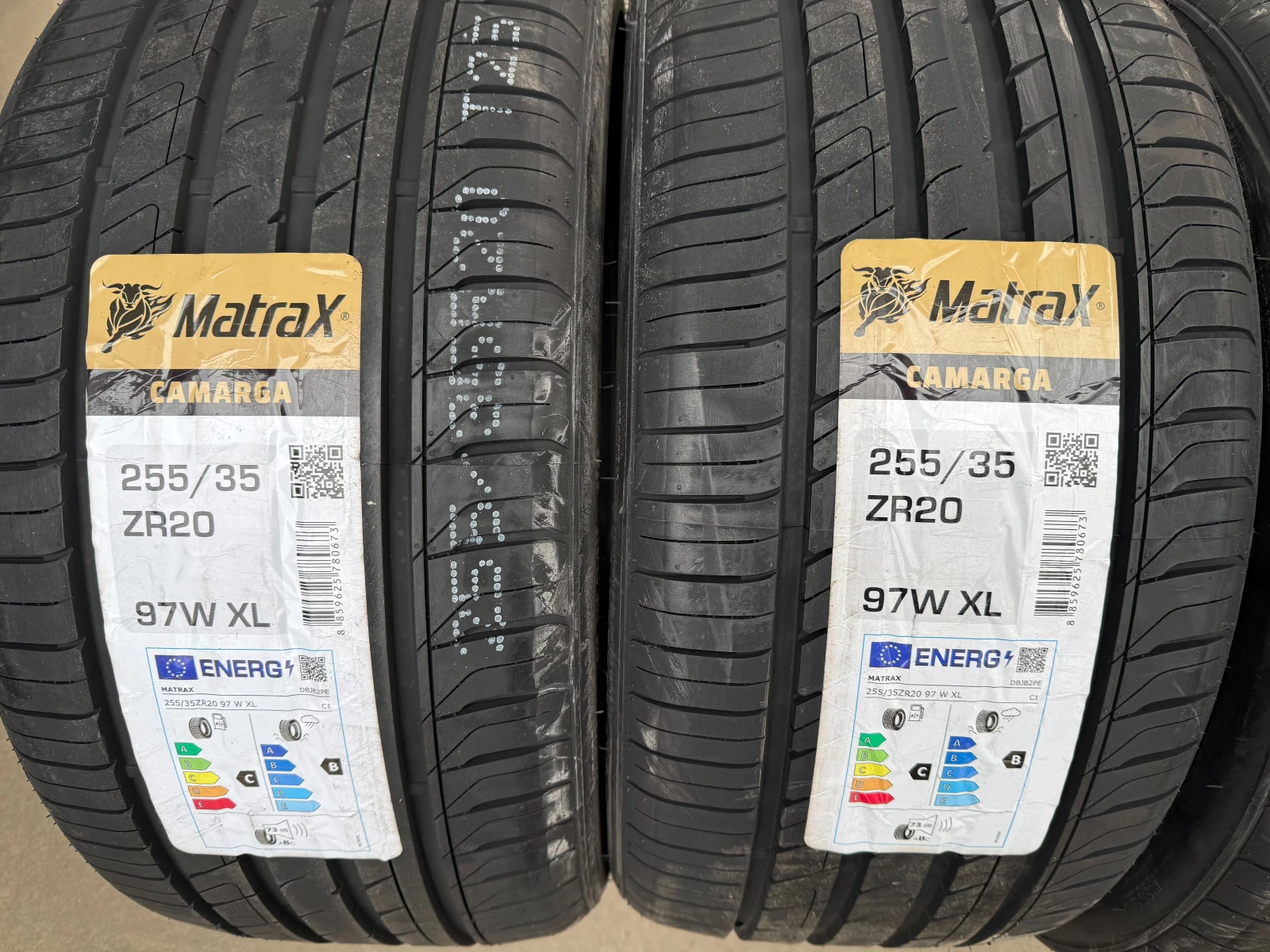 Гуми Летни 255/35R20, снимка 2 - Гуми и джанти - 53915419