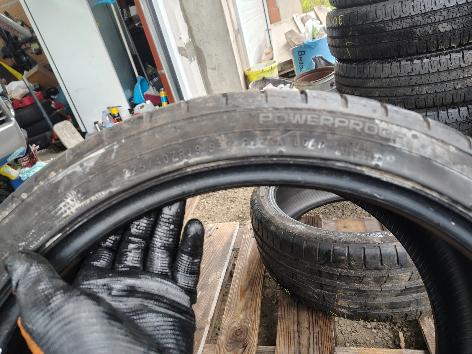 Гуми Летни 225/40R19, снимка 4 - Гуми и джанти - 55841270