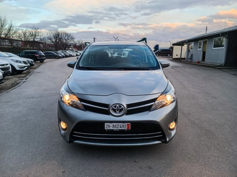 Toyota Verso 1.8i-147кс-ШВЕЙЦАРИЯ-РЪЧКА-6ск-7м, снимка 1 - Автомобили и джипове - 48637348