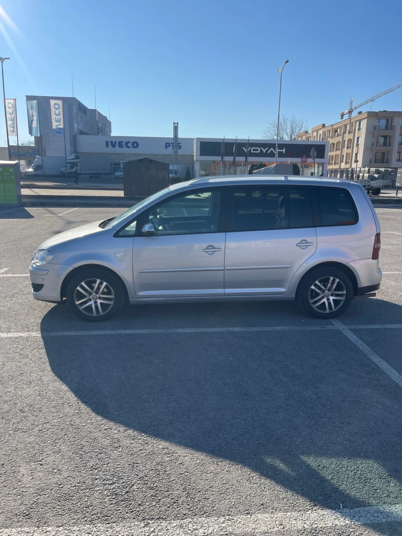 VW Touran 2.0 Ecofuel Park assist, снимка 4 - Автомобили и джипове - 48832474