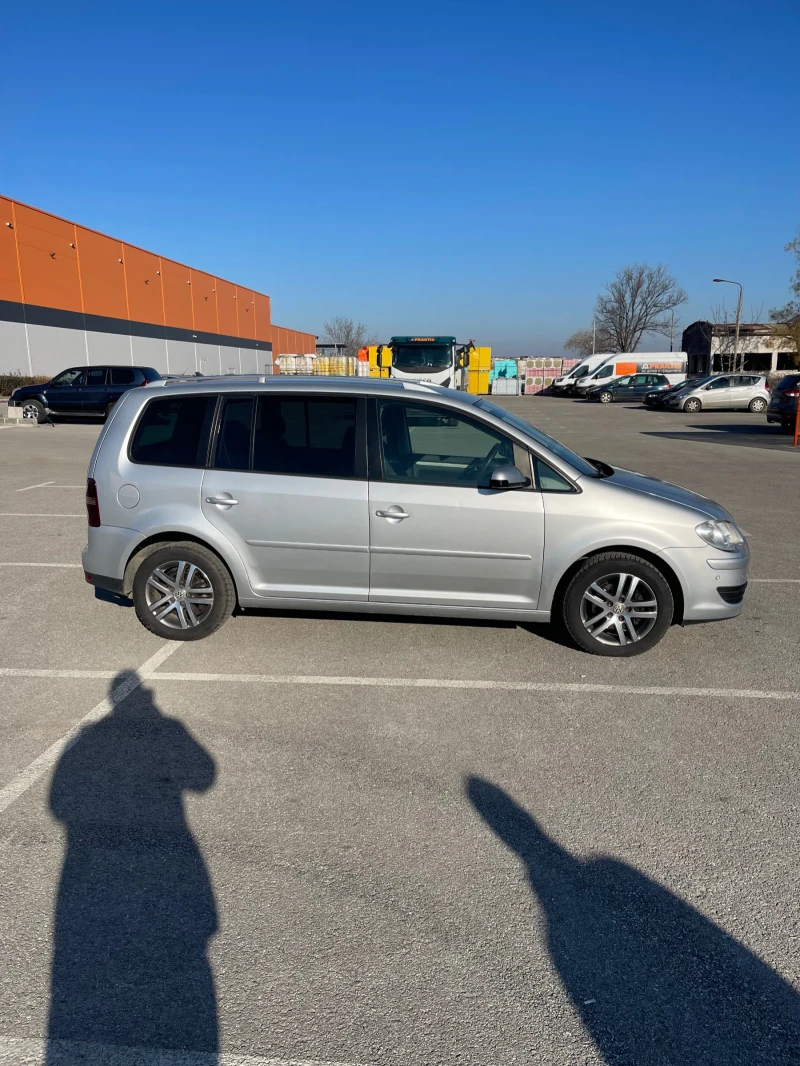 VW Touran 2.0 Ecofuel Park assist, снимка 5 - Автомобили и джипове - 48832474