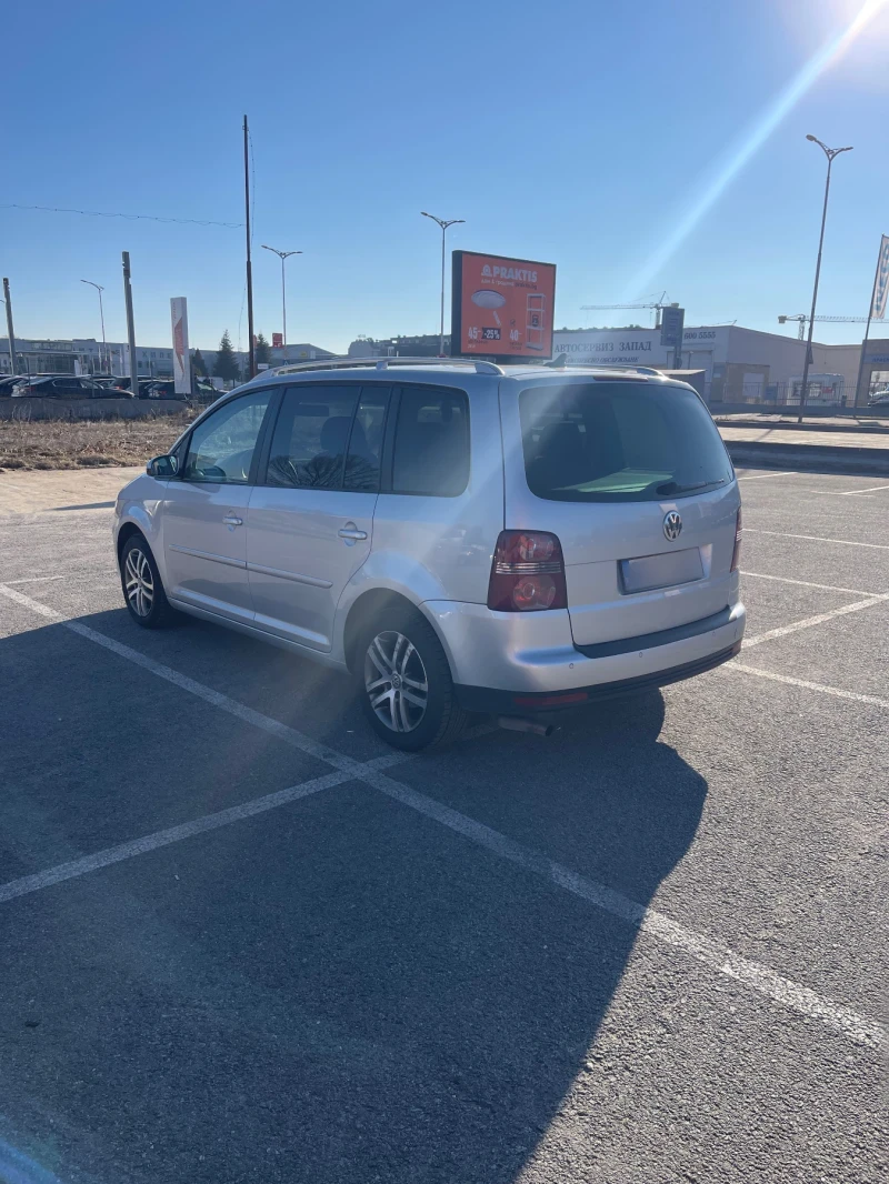 VW Touran 2.0 Ecofuel Park assist, снимка 7 - Автомобили и джипове - 48832474