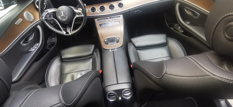 Mercedes-Benz E 300 de/AMG-Line /360 Camera/Panorama/Burmester/Кожа, снимка 11 - Автомобили и джипове - 52283435