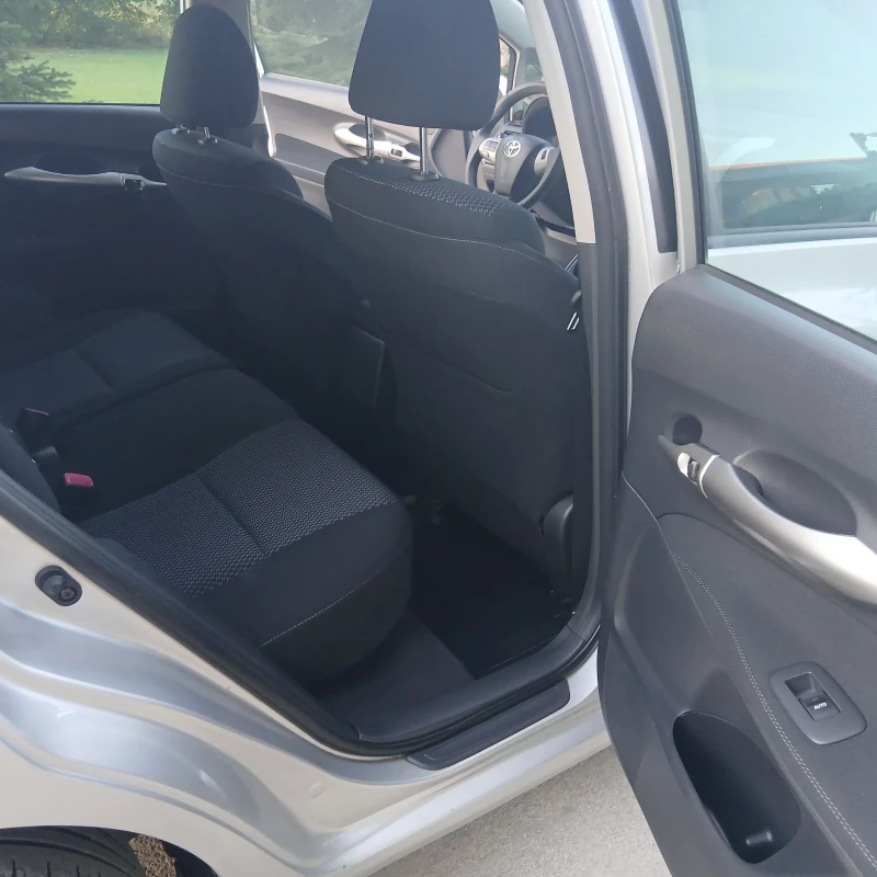 Toyota Auris  1.3 Life, снимка 11 - Автомобили и джипове - 51518064