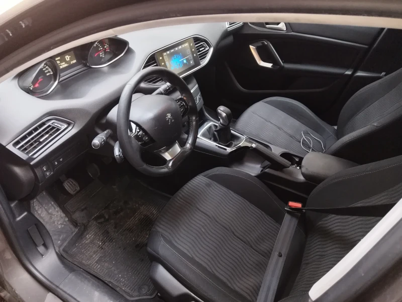 Peugeot 308 1.6 е-HDI 98, снимка 6 - Автомобили и джипове - 52857622
