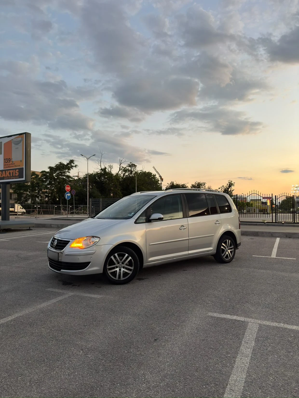 VW Touran 2.0 Ecofuel Park assist - изображение 2