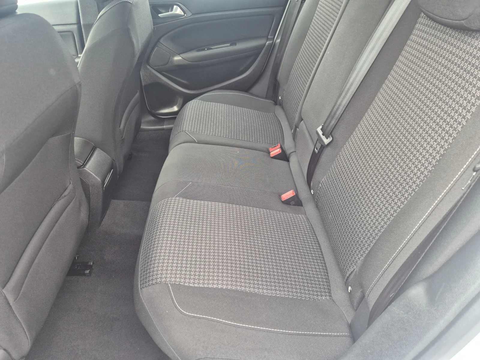 Peugeot 308 1.5 HDI   - изображение 7