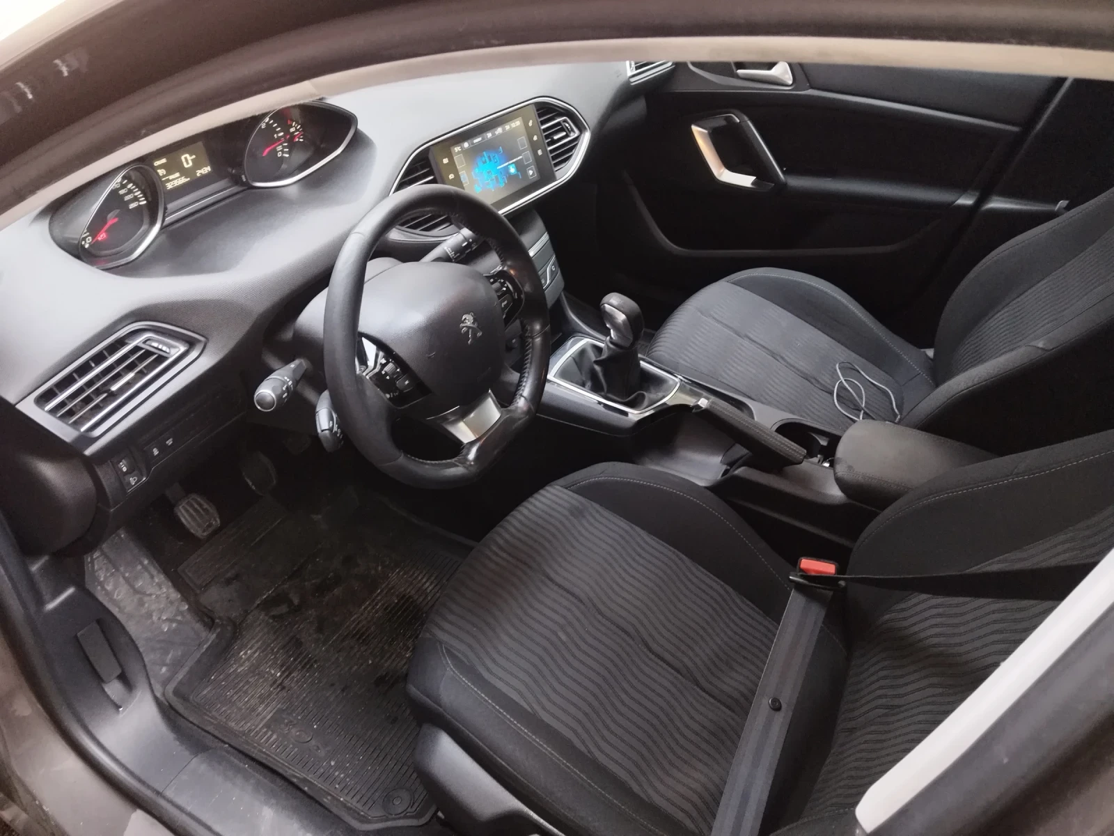 Peugeot 308 1.6 е-HDI 98 - изображение 2