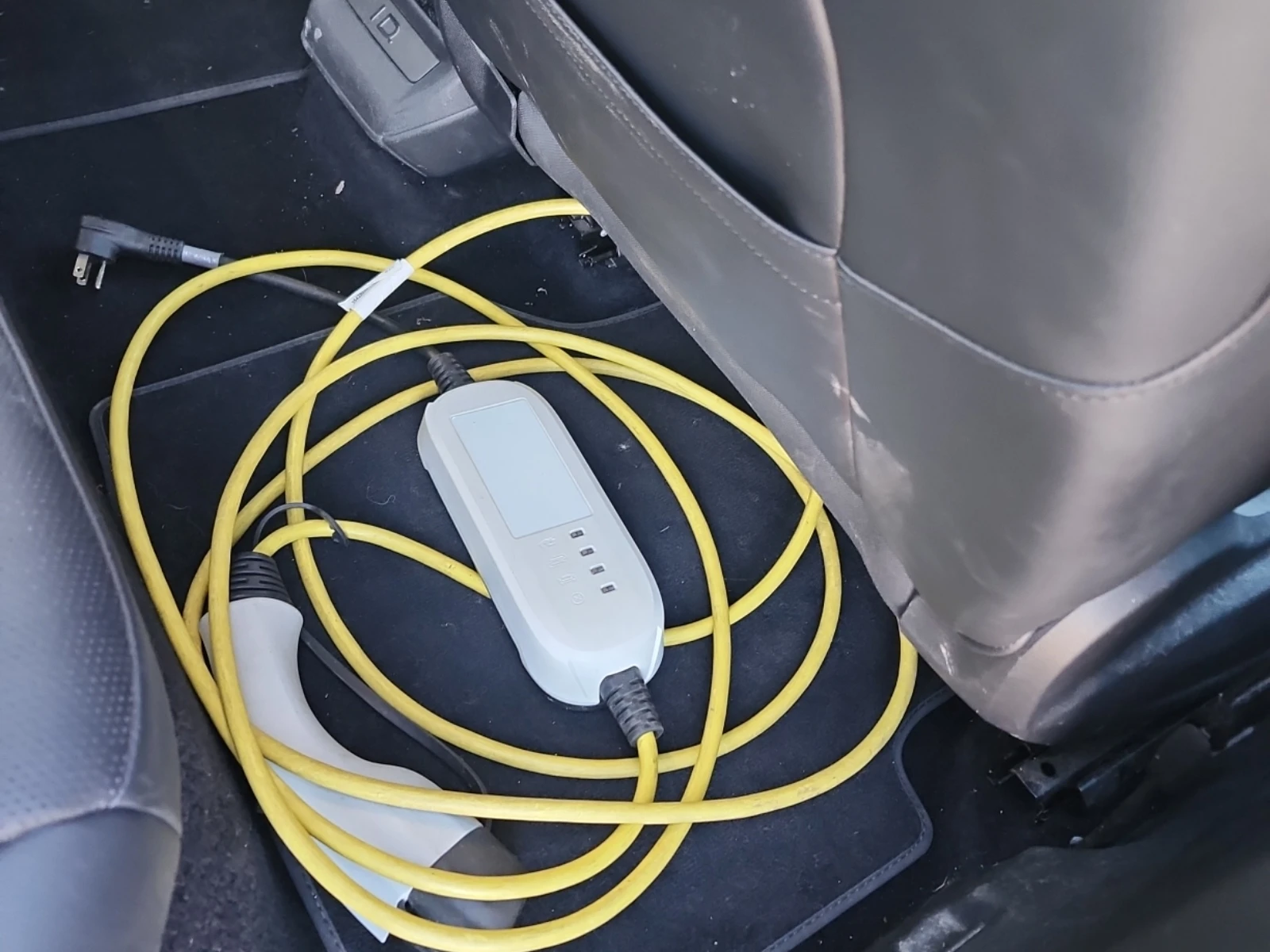 VW ID.4 PRO* 4х4* Задна камера* Подгрев* Панорама , снимка 16 - Автомобили и джипове - 54204107