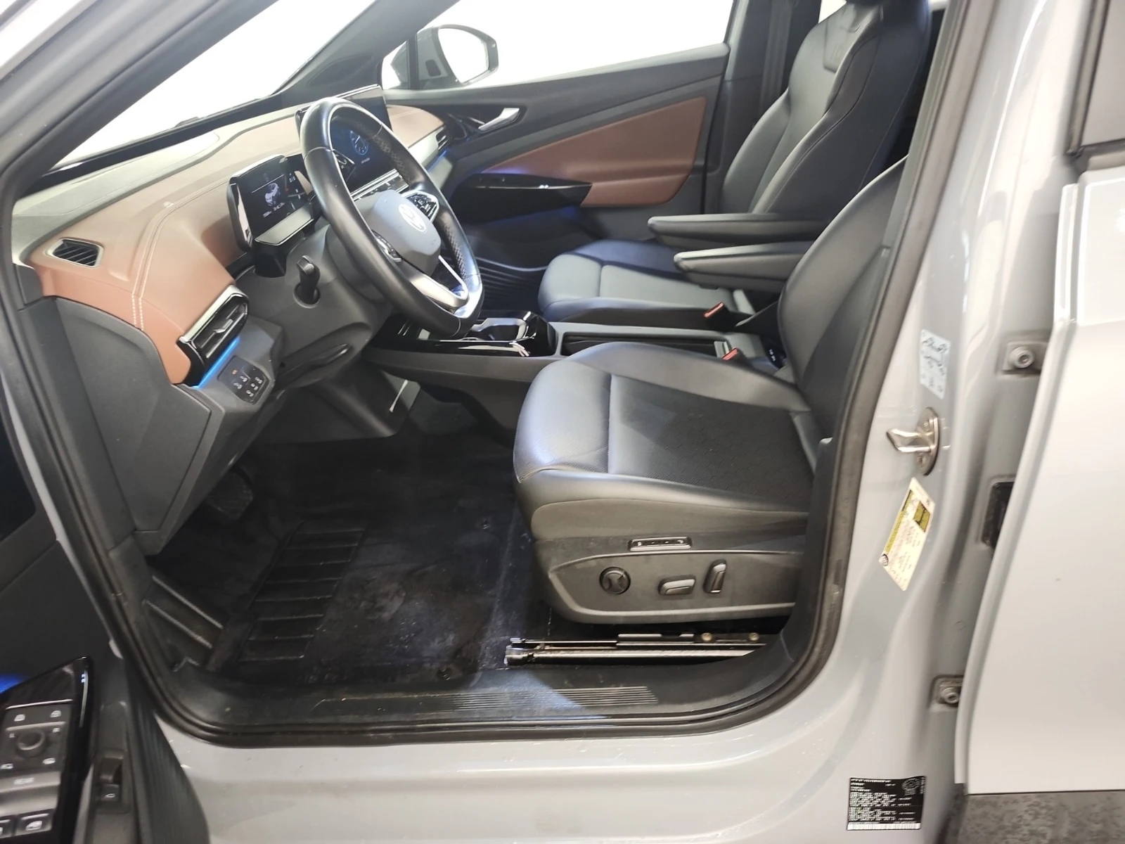 VW ID.4 PRO* 4х4* Задна камера* Подгрев* Панорама , снимка 10 - Автомобили и джипове - 54204107