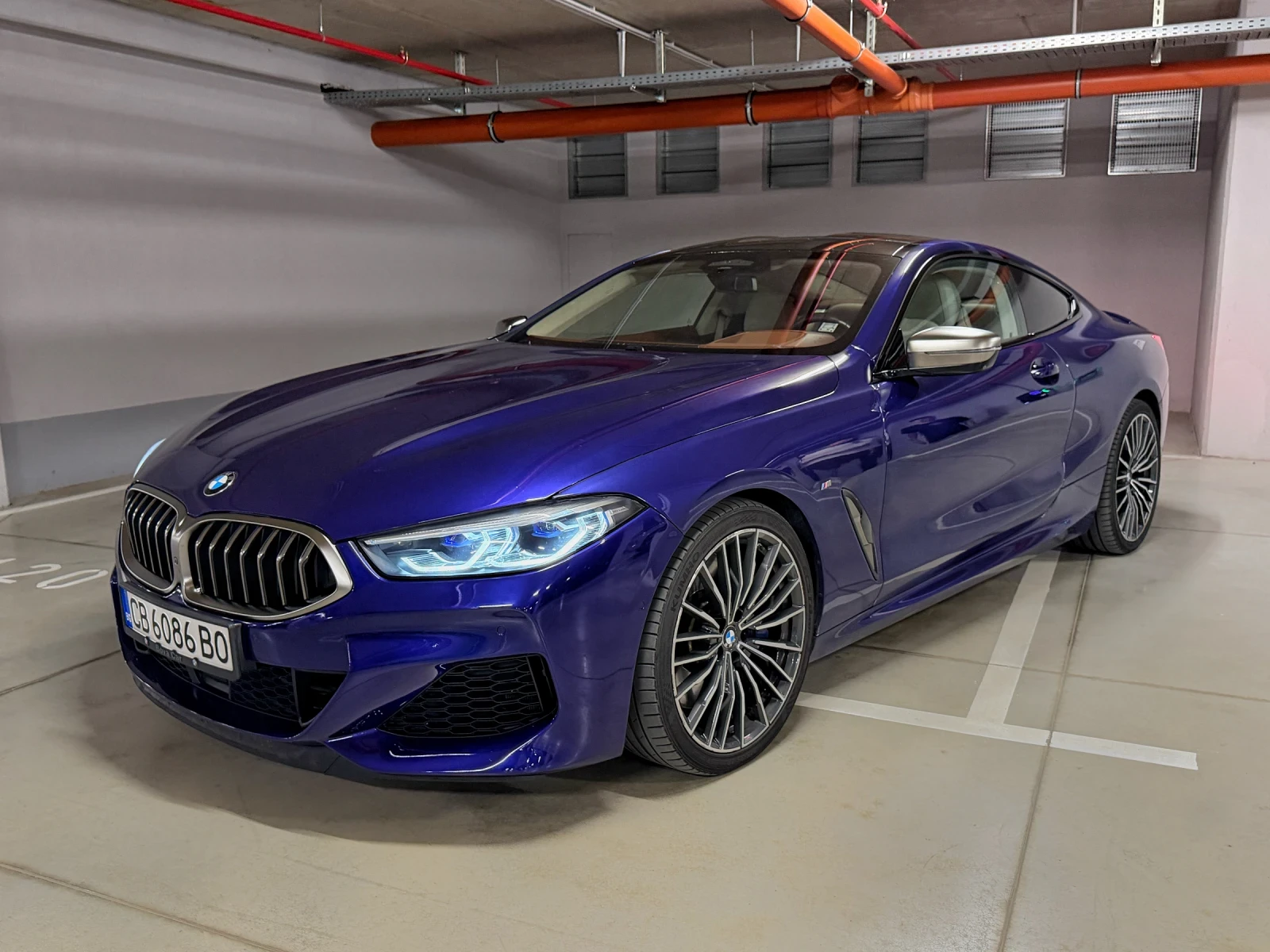 BMW 850 M850i xDrive Individual / 1 Собственик / B&W, снимка 2 - Автомобили и джипове - 55566357