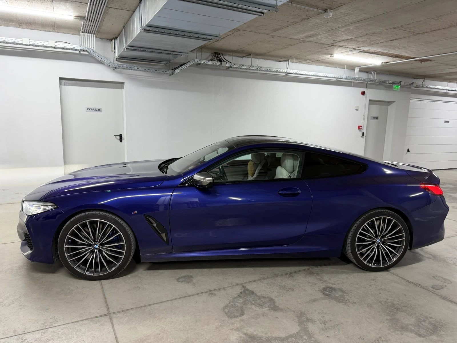 BMW 850 M850i xDrive Individual / 1 Собственик / B&W, снимка 7 - Автомобили и джипове - 54529478