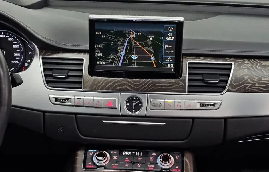 Audi A8 QUATTRO/435HP/TV/360/VENT/PANO/MATRIX/MC5, снимка 13 - Автомобили и джипове - 54616248