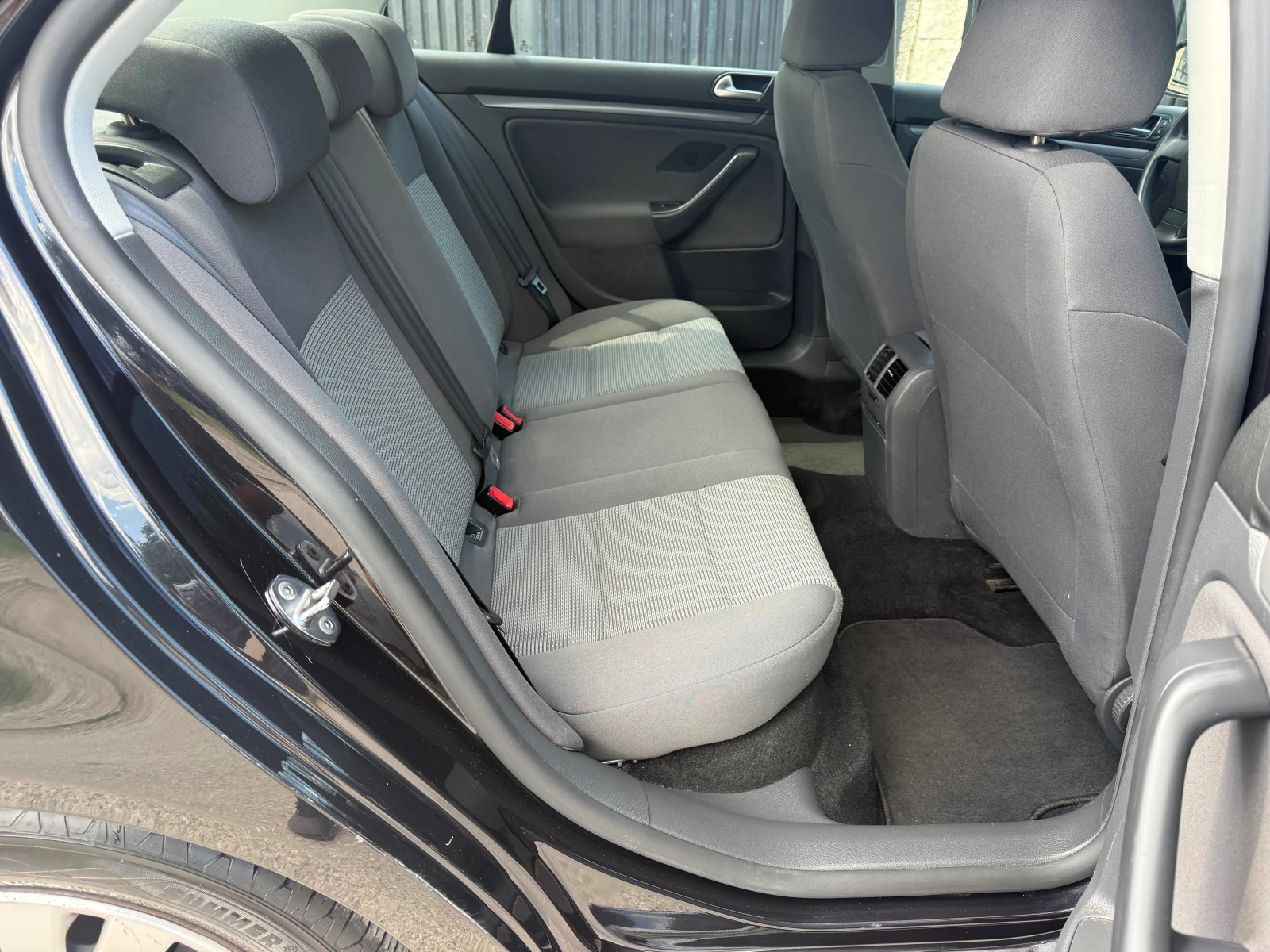 VW Jetta 1.9TDI 105kc, снимка 10 - Автомобили и джипове - 54918592