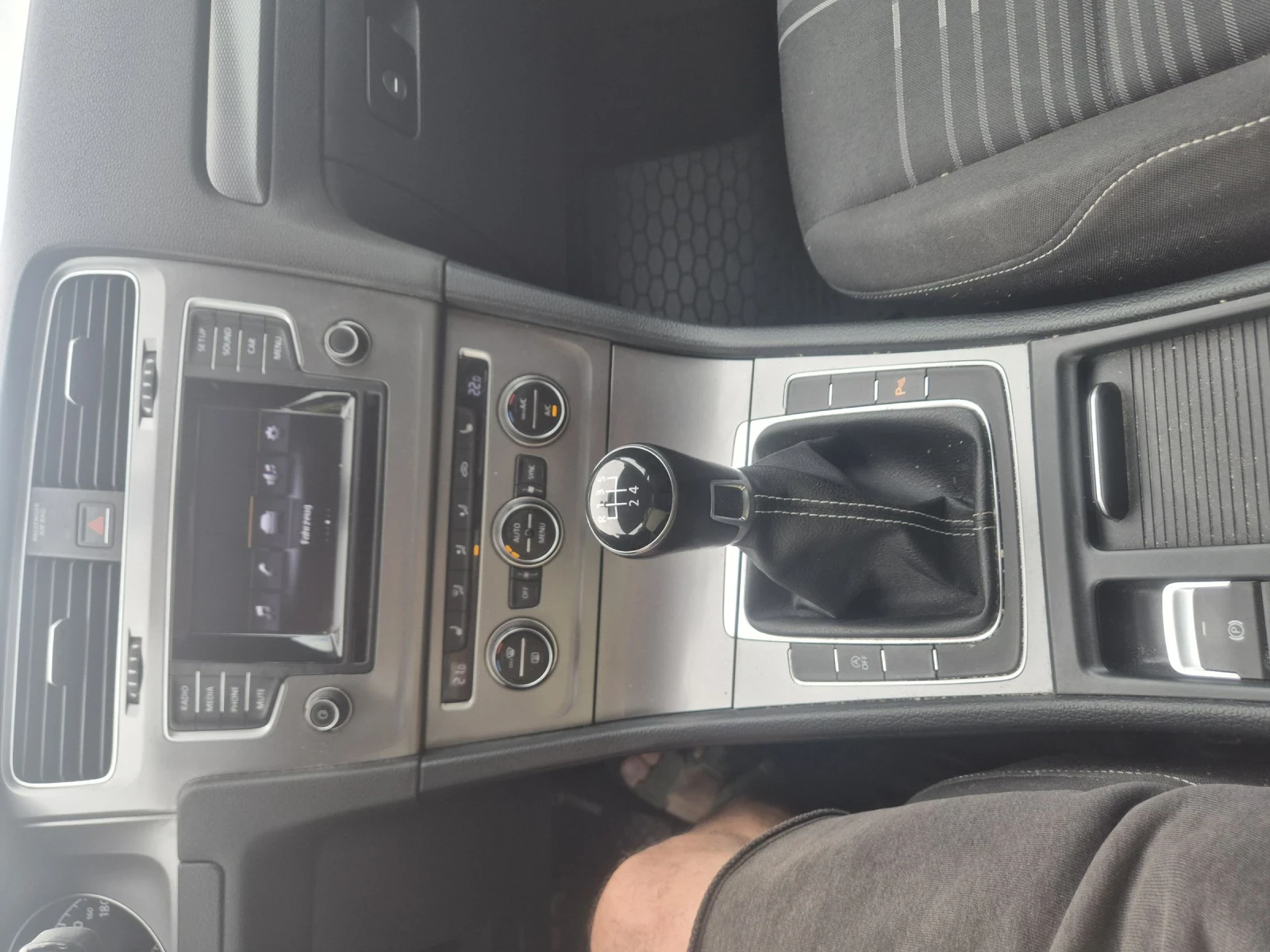 VW Golf 1.2FSI, снимка 16 - Автомобили и джипове - 54956243