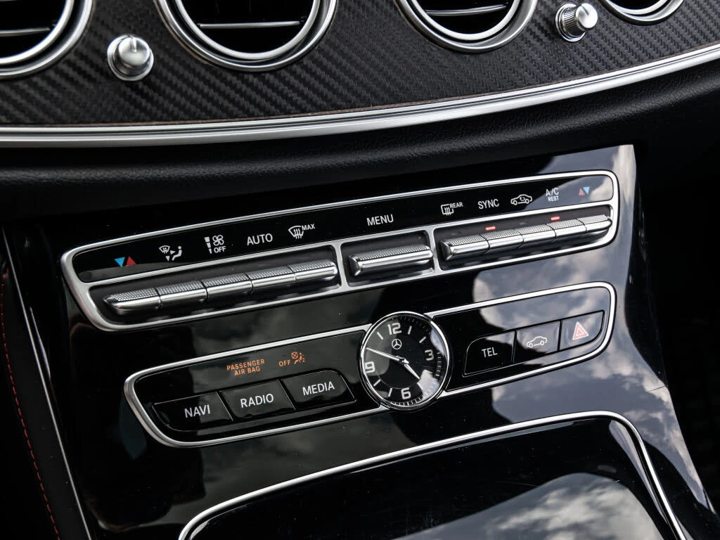 Mercedes-Benz E 43 AMG 4MATIC* BURMESTER* DISTRONIC* МАСАЖ* 360* ПАНОРАМА, снимка 10 - Автомобили и джипове - 55212406