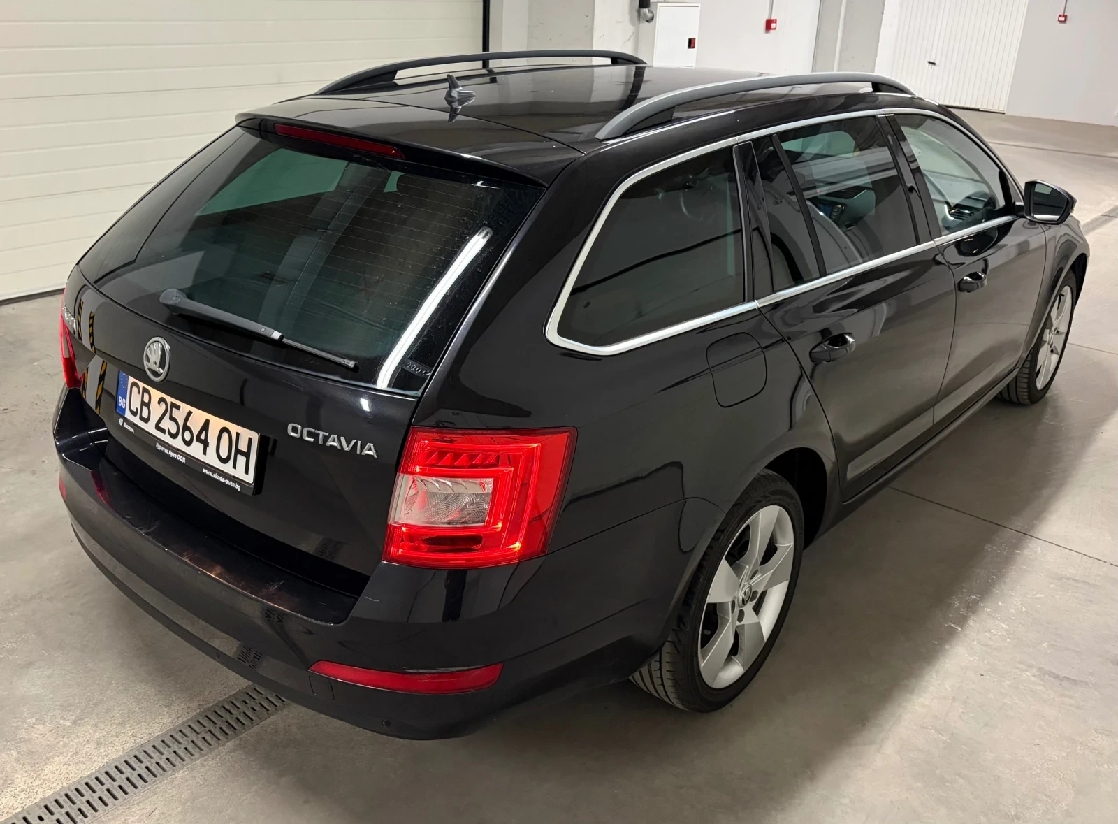 Skoda Octavia 2.0 TDI Sport, снимка 4 - Автомобили и джипове - 56130398