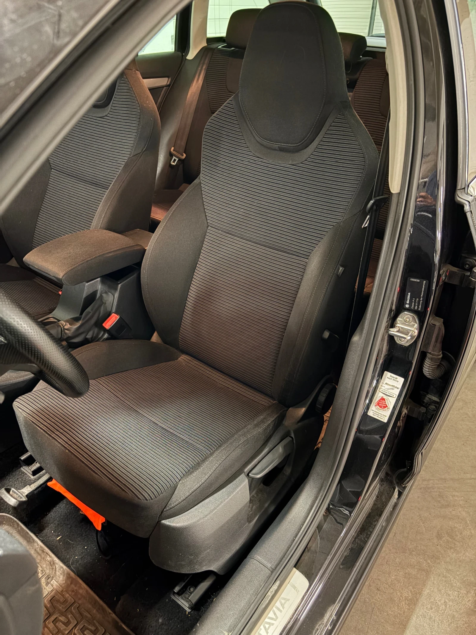 Skoda Octavia 2.0 TDI Sport, снимка 11 - Автомобили и джипове - 56130398