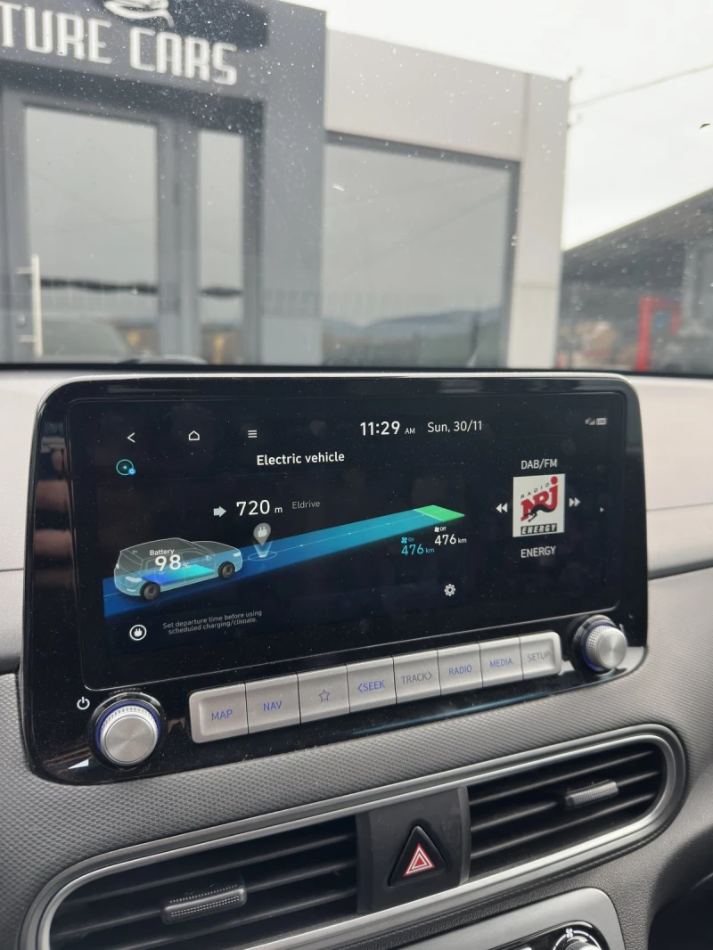 Hyundai Kona 64KWh/SOH100%/BLUELINK/PREMIUM/СЕРВИЗНА КНИЖКА, снимка 17 - Автомобили и джипове - 52440209