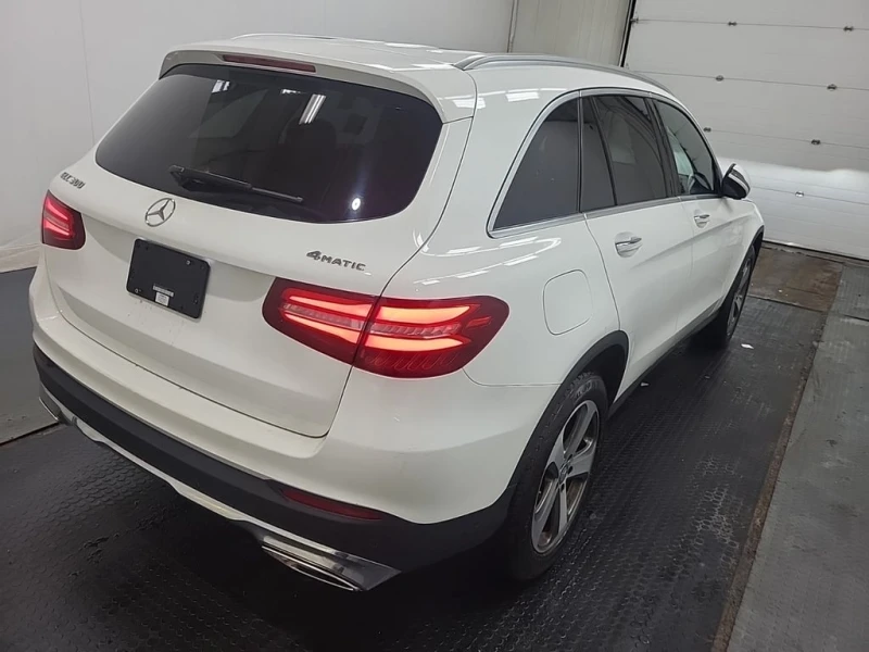 Mercedes-Benz GLC * 300 * CARFAX * БЕЗ ПЪРВОНАЧАЛНА ВНОСКА, снимка 3 - Автомобили и джипове - 52920307