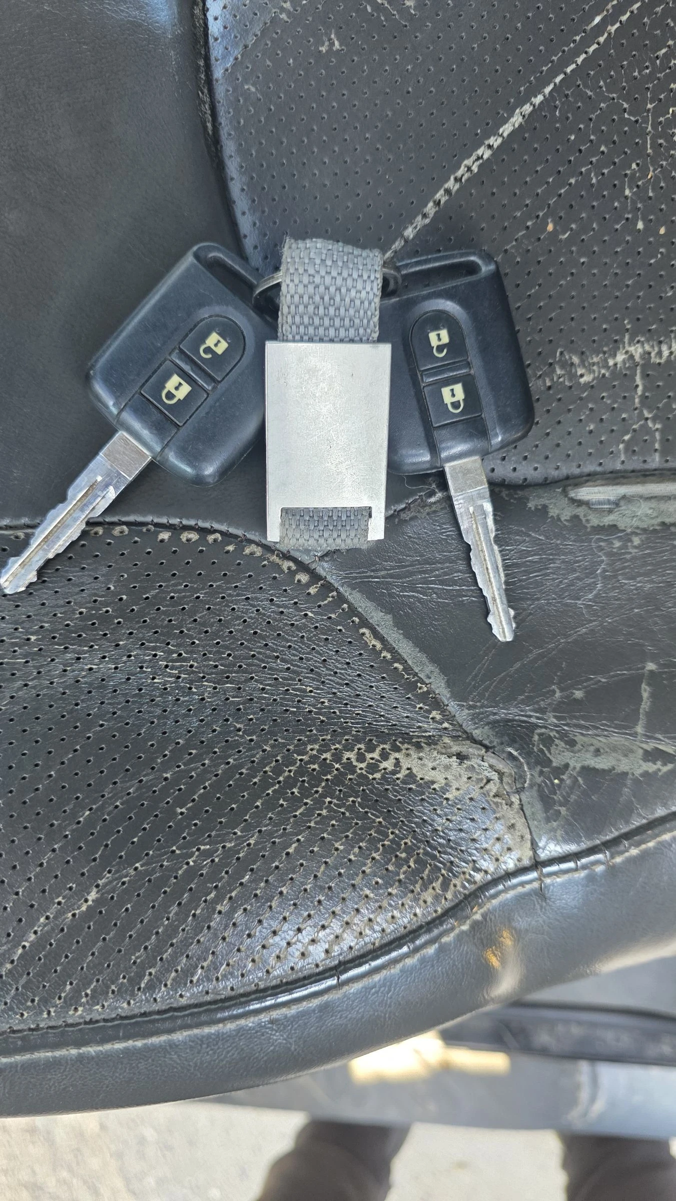 Nissan Navara 3, 0 V6 Климатроник 4х4EURO 5, снимка 5 - Автомобили и джипове - 53735406